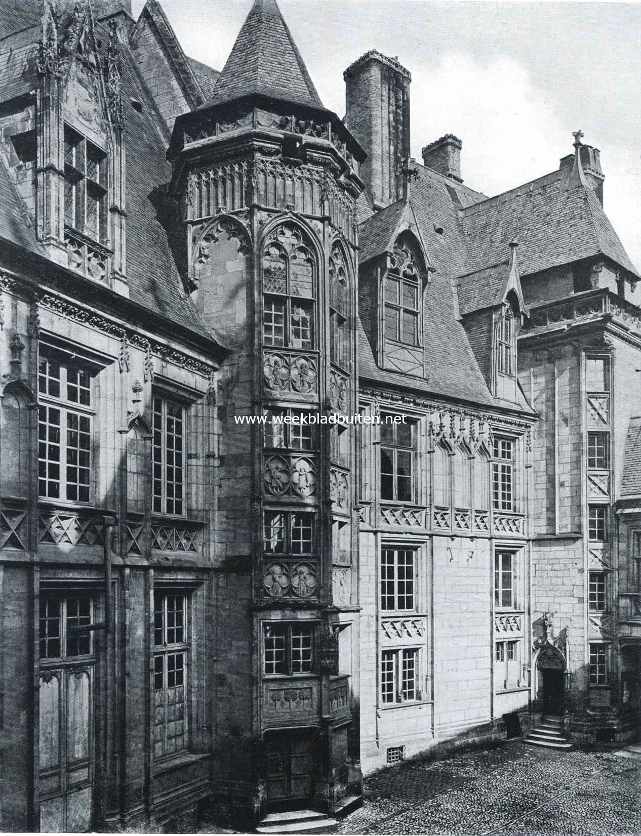 Bourges, de stad der historie. De woning van Jacques Coeur. Zijde aan den binnenhof