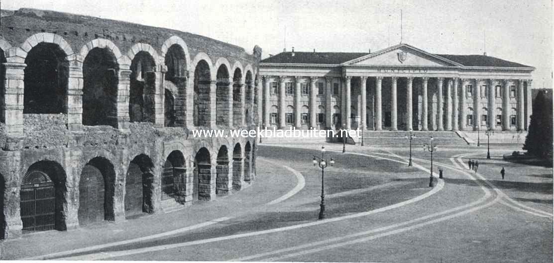Victor Emanuelplein te Verona met arena en stadhuis