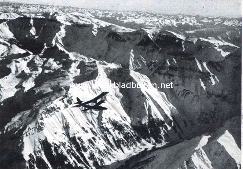 Vliegmachine boven de Graubnder Alpen