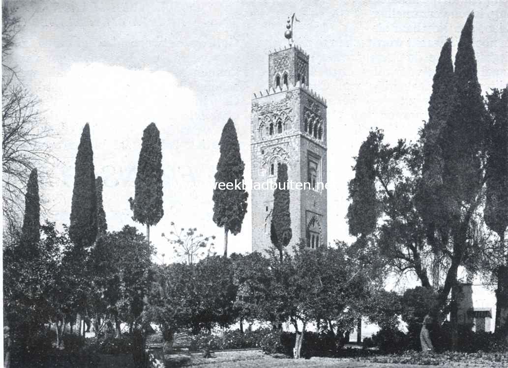 Fransch-Marokko. De Katoubia te Marakech. Deze moskee is in denzelfden tijd gebouwd als de Giralda te Sevilla en de toren van Harsan te Rabat