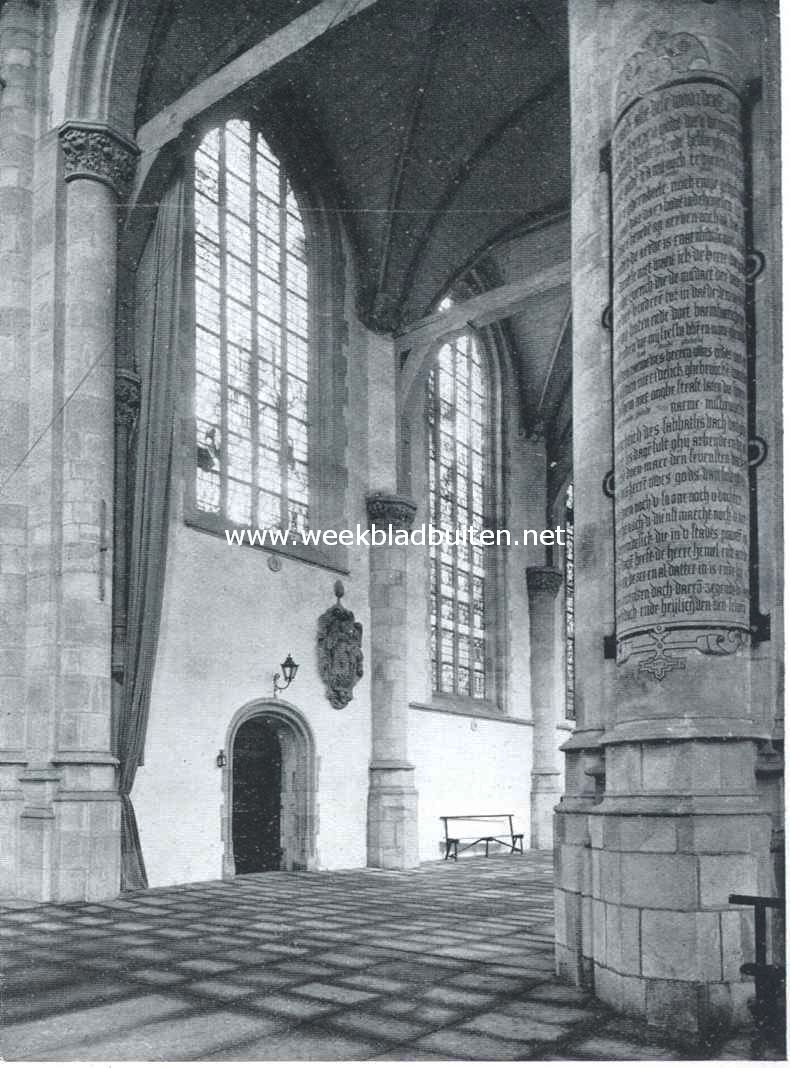 Hoek van de St. Janskerk te Gouda met glazen van Dirk van Zijl (links) en Wouter Crabeth (rechts)