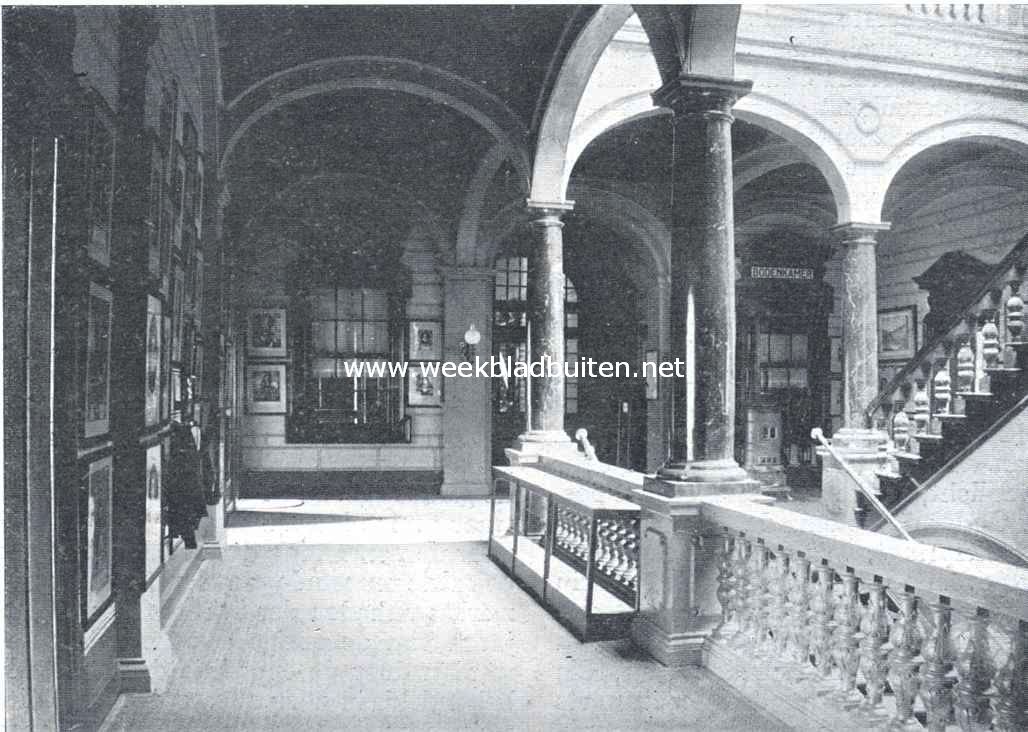 Het Binnenhof. Het in 1881 gemaakte trappenhuis in het gebouw der Eerste Kamer