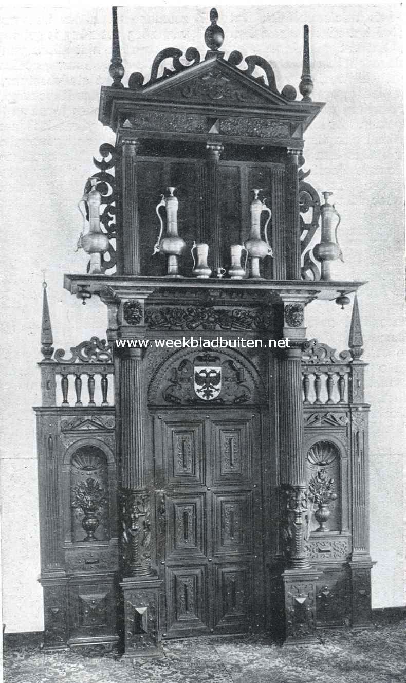 Het Stadhuis te Bolsward. Toegangsdeur van de raadzaal met omtimmering