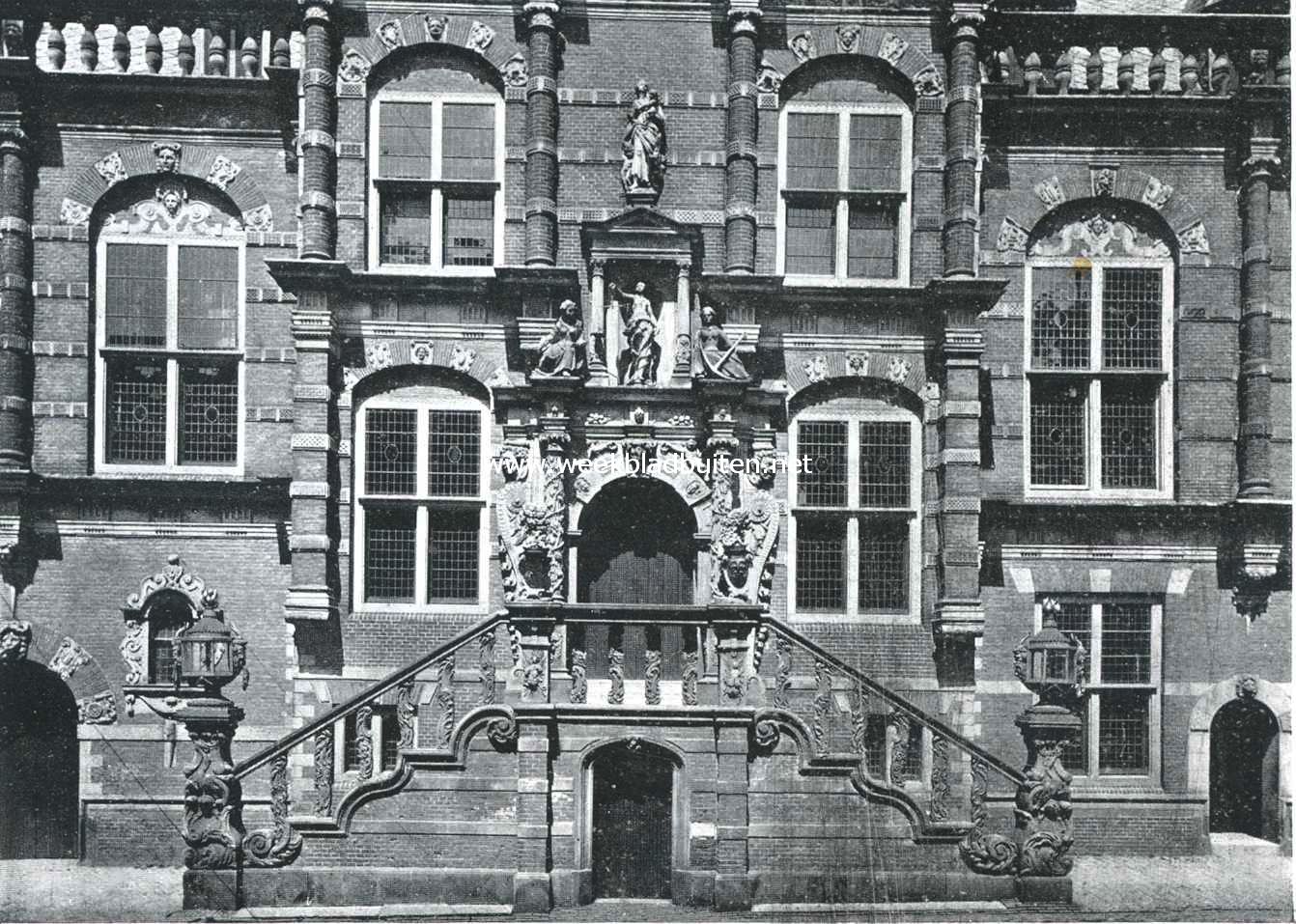 Het Stadhuis te Bolsward. D�tail van den voorgevel