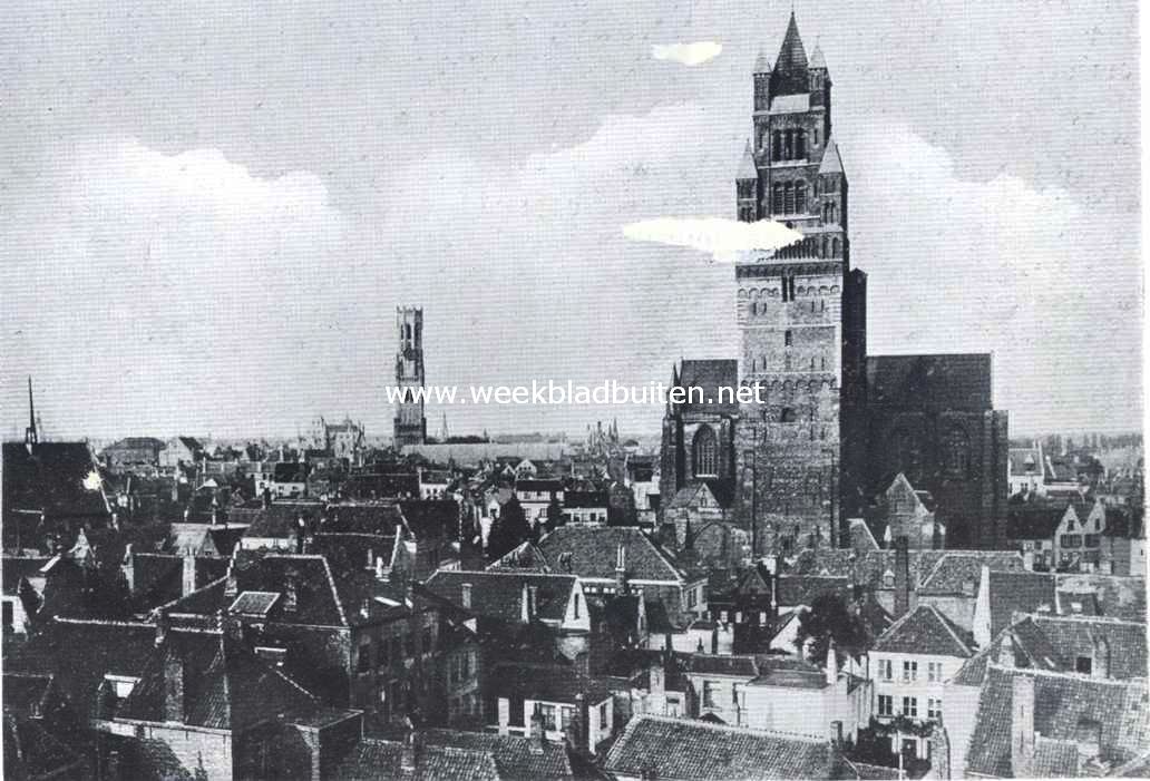 Panorama van Brugge. Op den voorgrond de toren der verlosserskerk