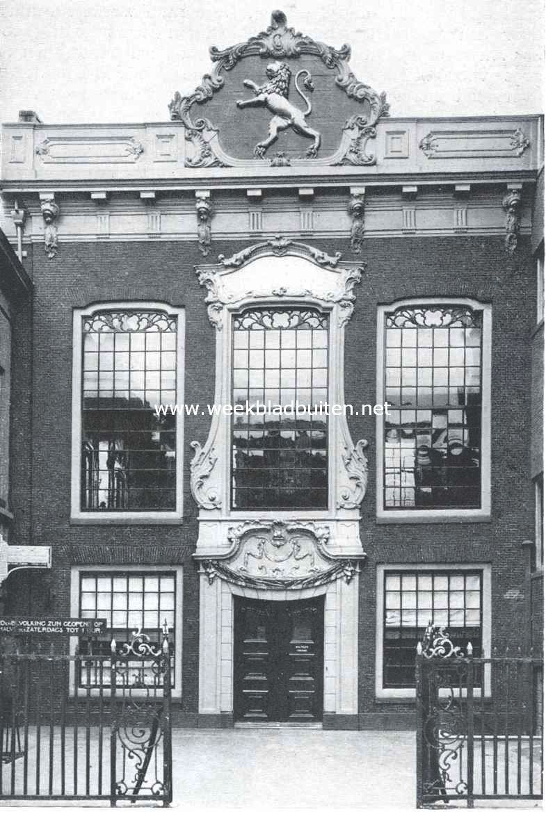 Gevel van het bijgebouw van het stadhuis te Leeuwarden, waarin zich de raadzaal bevindt