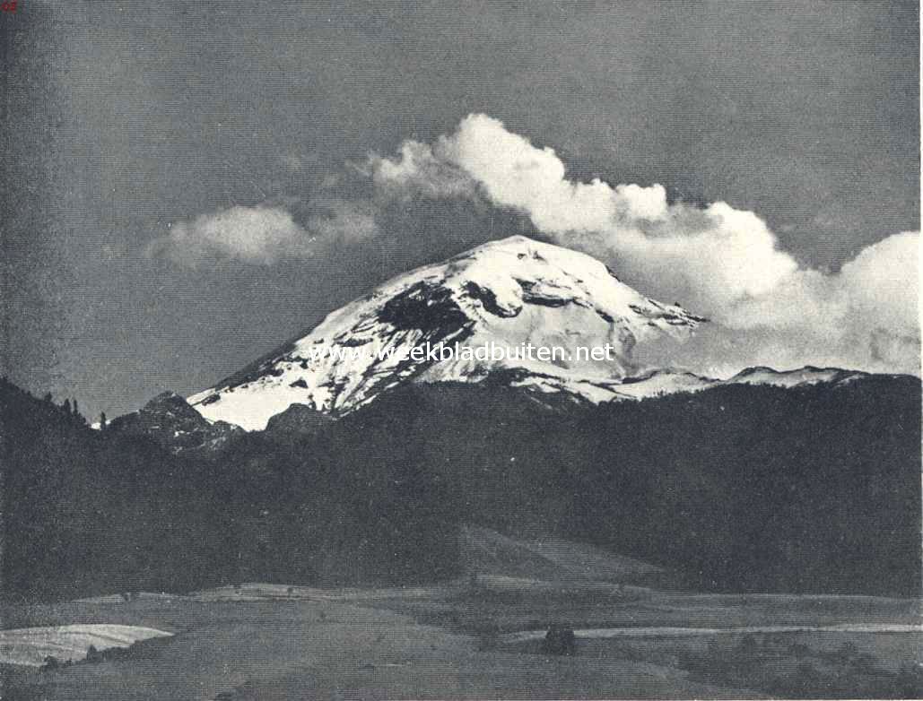 Een beklimming van de Popocatepetl. De top van den Popocatepetl (5400 M.), gezien van een hoogte van 2300 M.