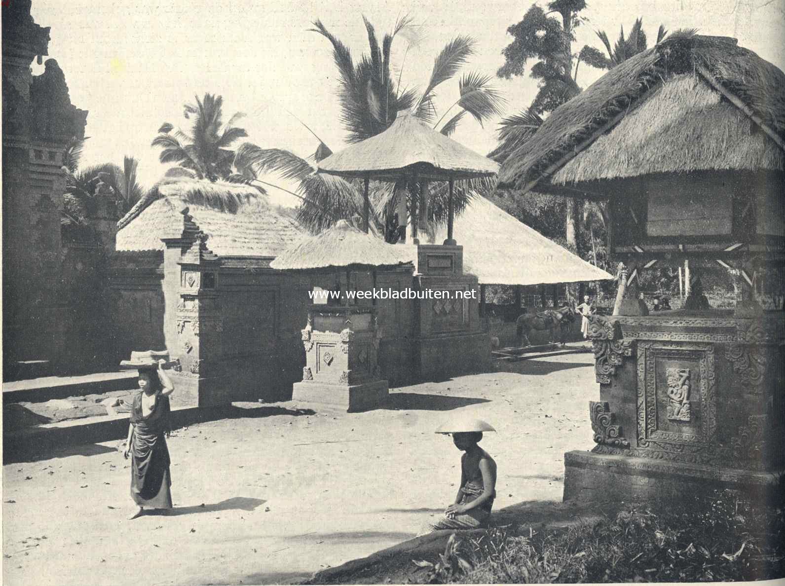 Bali. Plekje in een dessa in Zuid-Bali