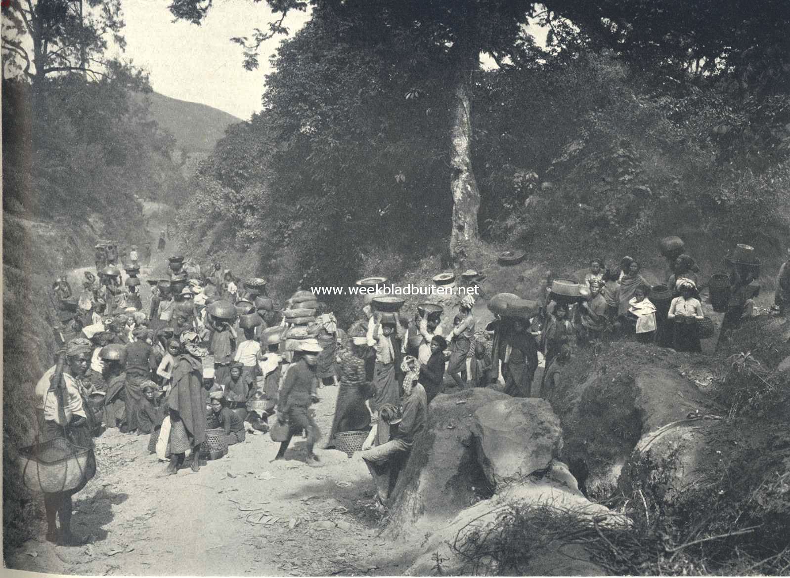 Bali. berg-passar op Bali