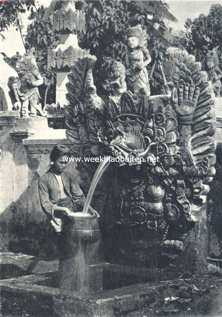 Bali. Vrouw aan een bron (Noord-Bali)