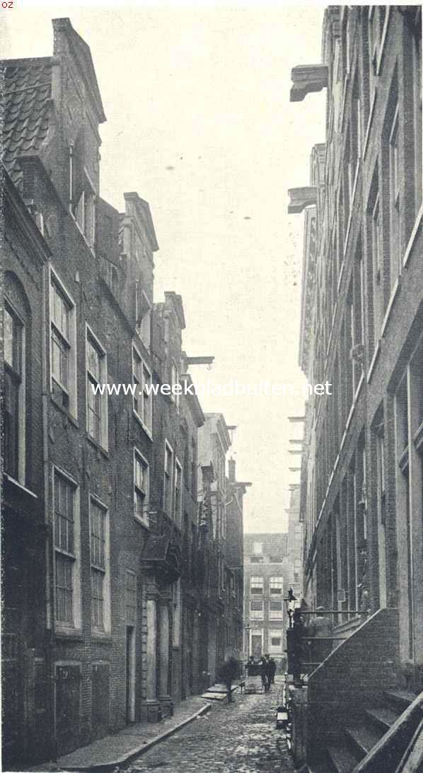 Wijnkoopersgildehuis te Amsterdam. De Koestraat te Amsterdam, links het Wijnkoopersgildehuis