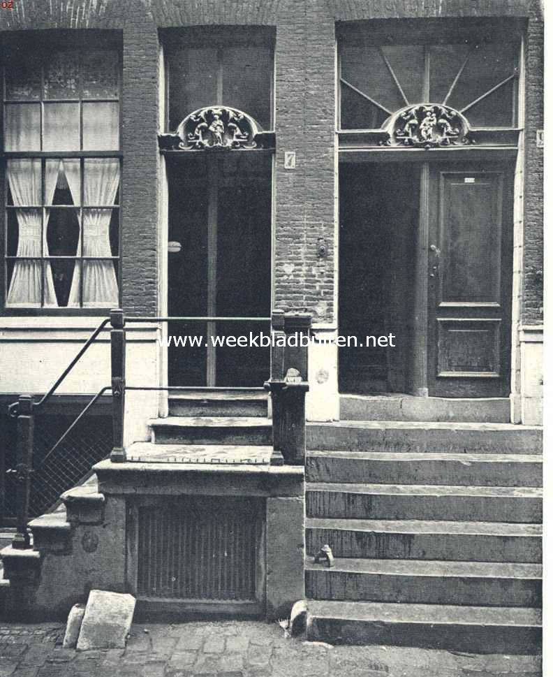 Wijnkoopersgildehuis te Amsterdam. Deuren aan de Koestraat te Amsterdam tegenover het Wijnkoopersgildehuis