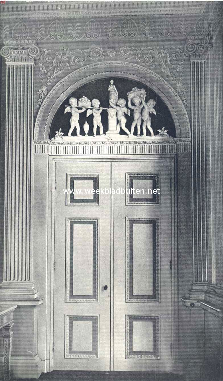 Het gebouw der Hollandsche Maatschappij van Wetenschappen te Haarlem. Deur in de blauwe zaal