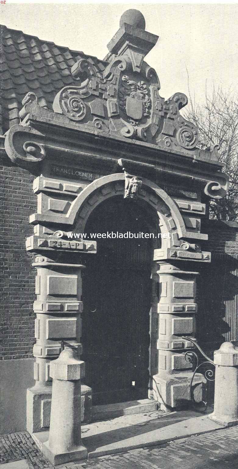 Haarlemsche hofjes. De toegangspoort van het Frans Loenenhofje