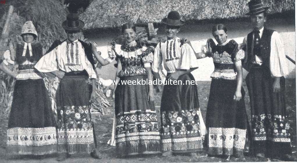 In Oost- en West-Hongarije. Verloofde paren van het Matyo-volk