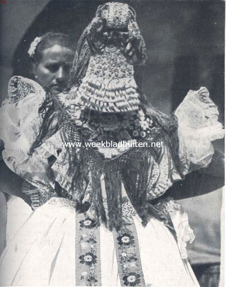 In Oost- en West-Hongarije. De hoofdtooi van een rijke Kapuv�rsche