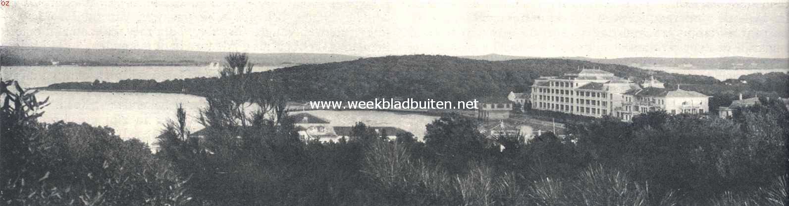 Het eiland Brioni en z'n sprookjestuin. Gezicht op Brioni, met een gedeelte van het hotel-complex