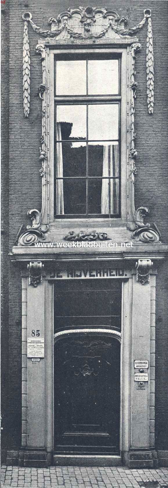 Haarlem. Deur- en raamomlijsting van een huis aan de Jansstraat