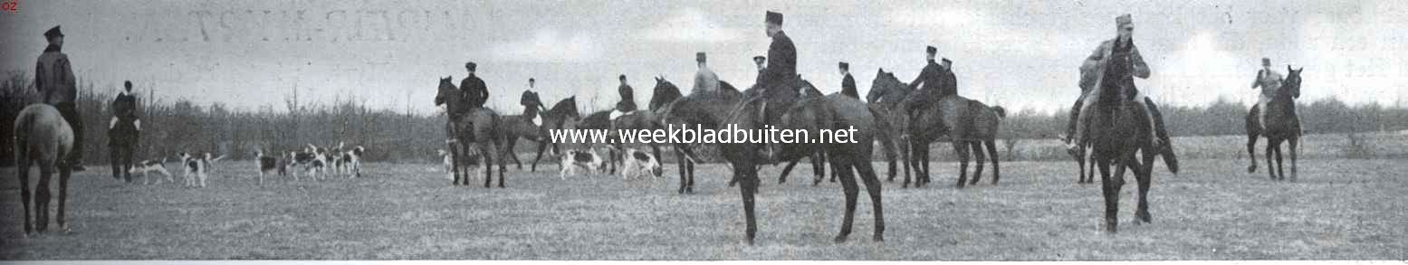 De Koninkl. Nederlandsche Jachtvereeniging en het jachtrijden achter de honden. De honden zijn het spoor kwijt, en verzamelen zich om den jagermeester
