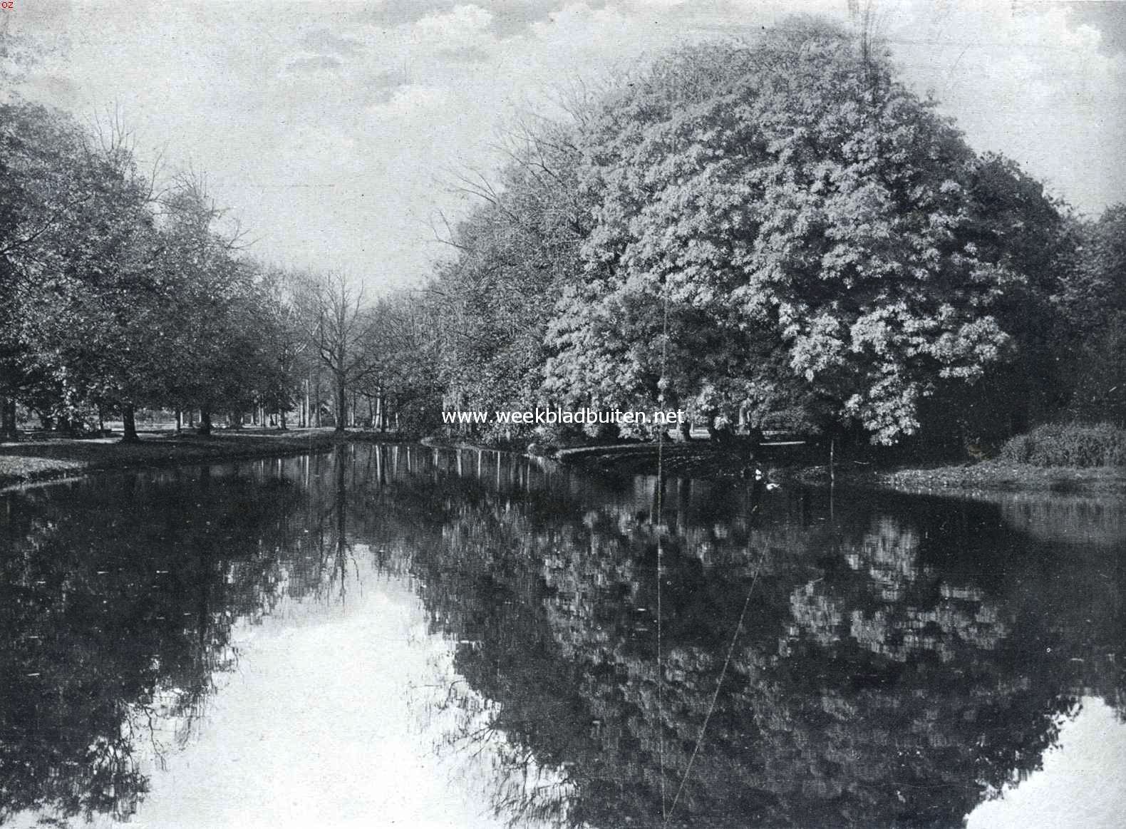 Ons mooie Vondelpark. Het Vondelpark. De Goudesch prijkt in feesttooi