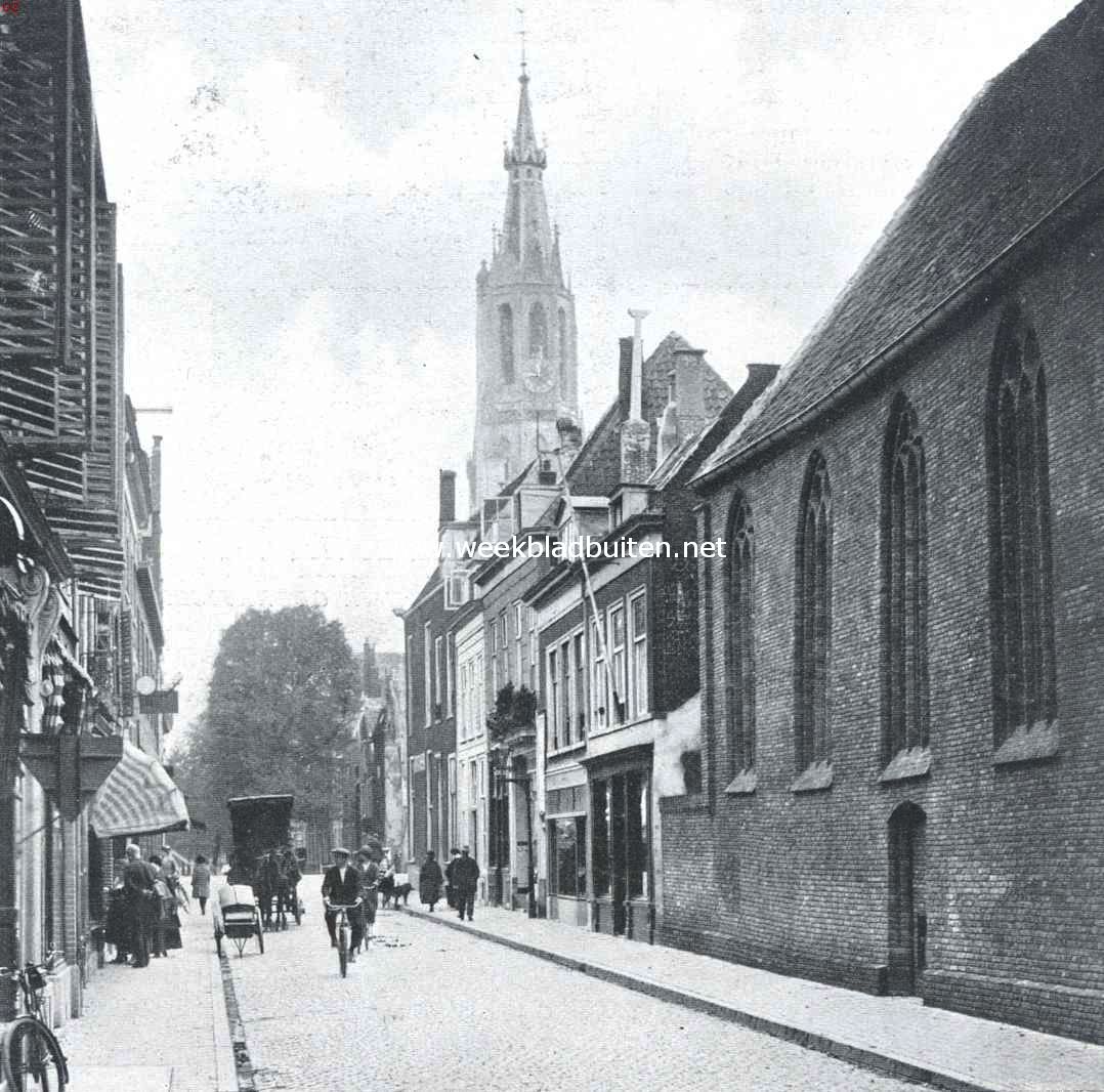 De Nieuwstraat te Delft. Rechts de kapel van het v.m. klooster der Heilige Geest-Zusters