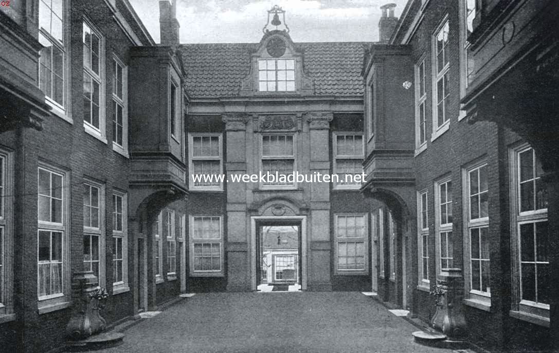 Het Van Brants Rus Hofje te Amsterdam. De binnenplaats