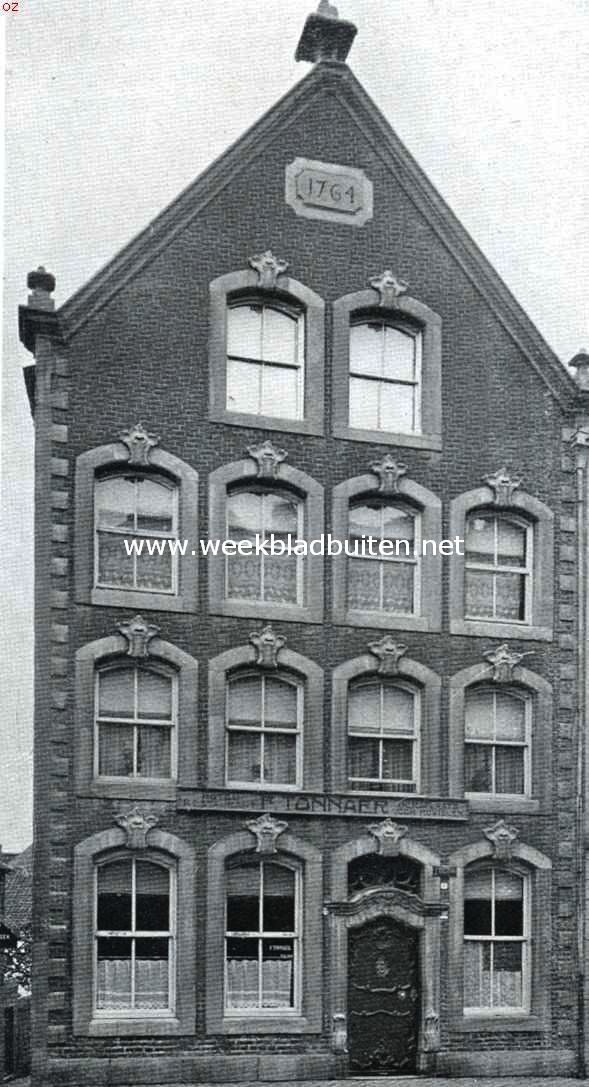 Roermond. Gevel aan de Kraanpoort