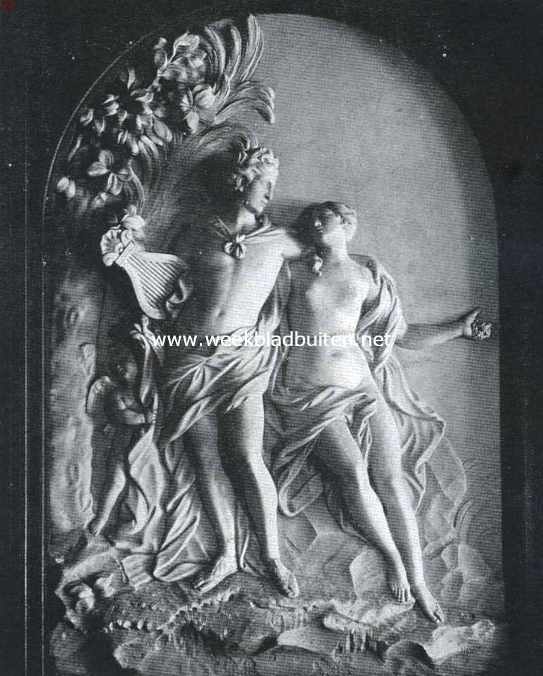 Het Trippenhuis. Schoorsteenstuk in de vestiaire, voorstellende Apollo en Daphne, door den beeldhouwer Jean Baptiste Xavery in marmer gebeiteld