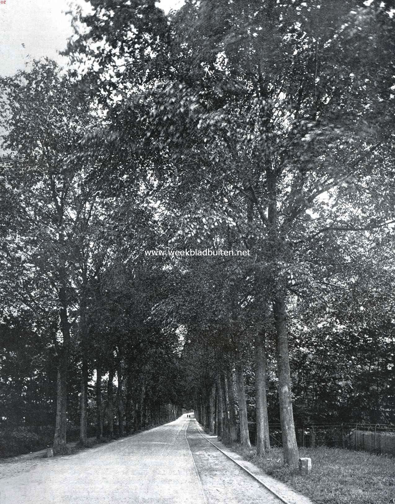 De straatweg Amsterdam - Amersfoort nabij Laren