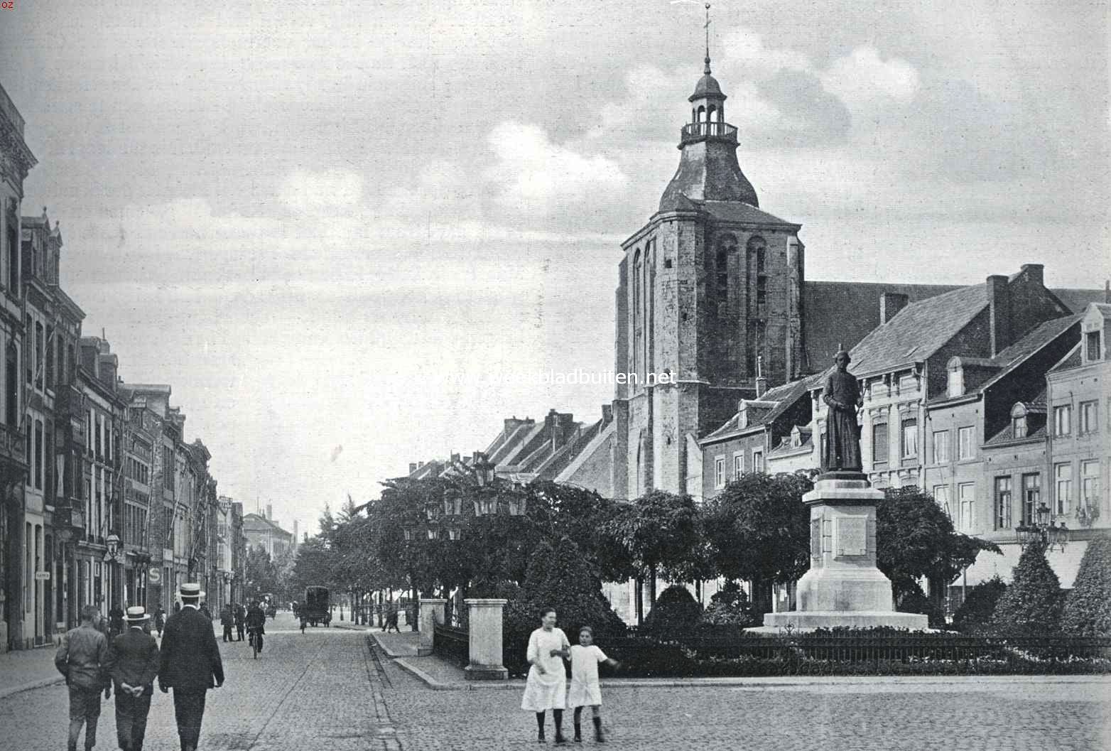 Groote Markt met het standbeeld van Minckelers en den toren den St. Mathiaskerk