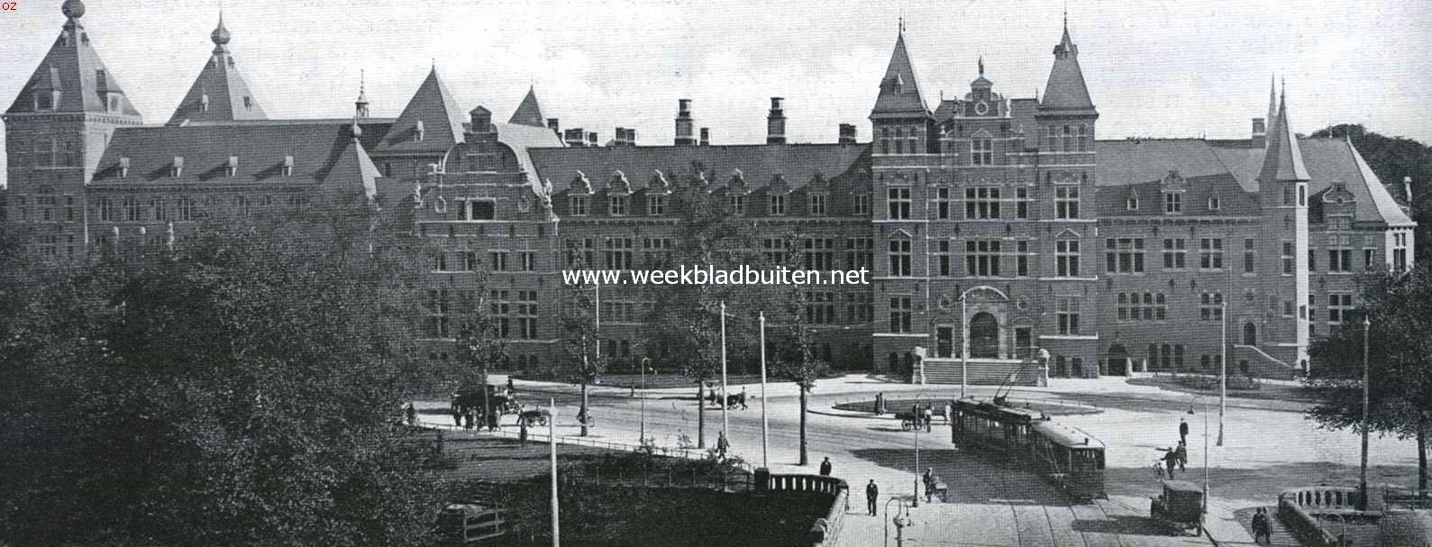 Het Koloniaal Paleis te Amsterdam. Het gebouw van het Koloniaal Instituut te Amsterdam, gezien van de Muiderpoort