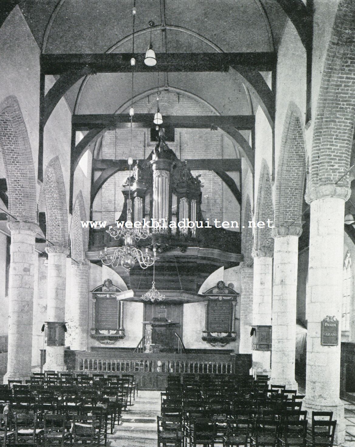 De Hervormde Kerk te Muiden. Het interieur, gezien uit het koor