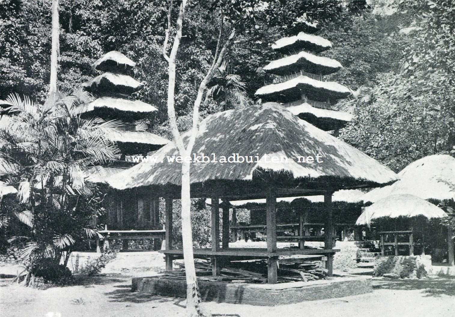 Herinneringsflitsen over Nederlandsch-Indi. Tempel in Zuid-Bali