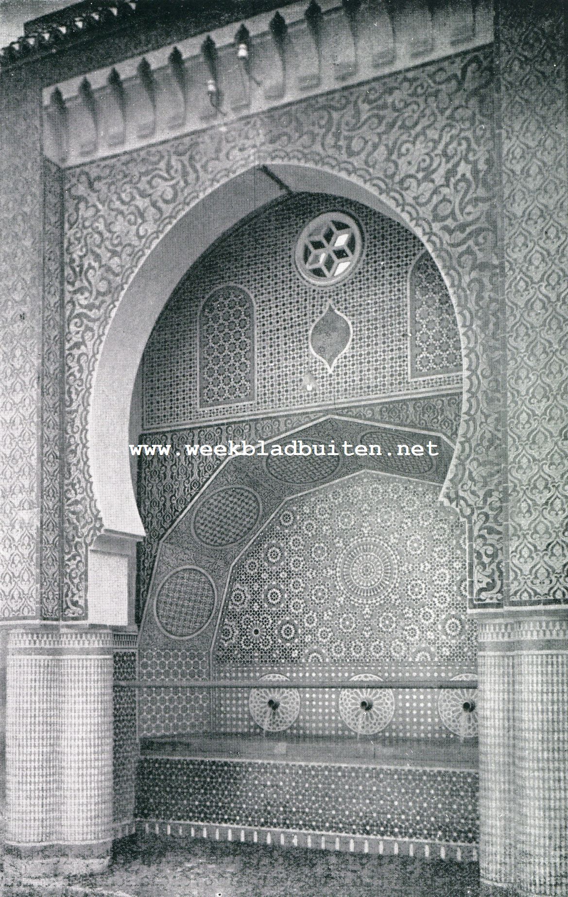 Marokko. Een bron in de Tallastraat te Fs-Medina