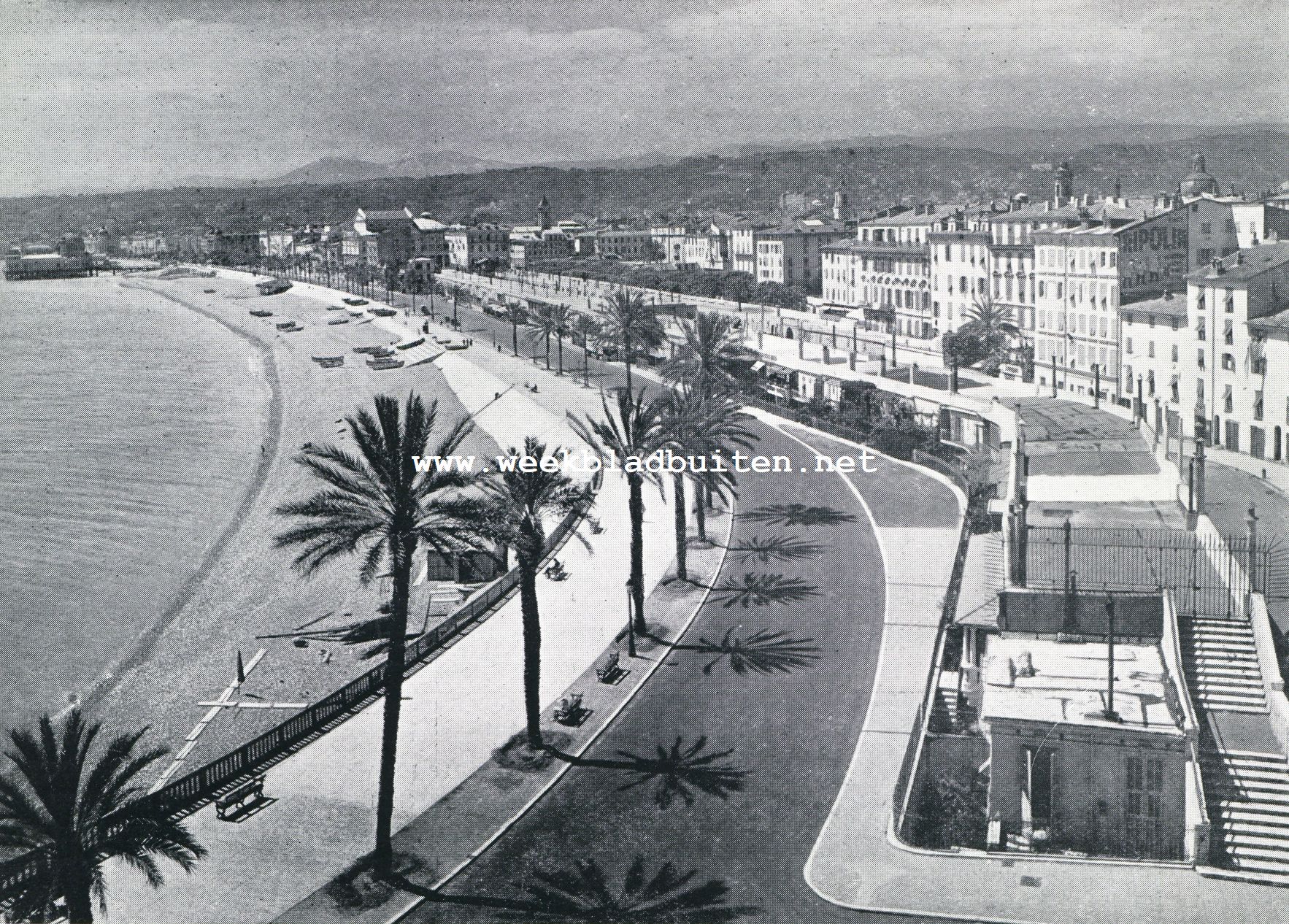 Oude steden aan de Cte d'Azur. De Promenade te Nice, de zeeboelevard waar de vreemdelingen, uit alle oorden der wereld hierheen getrokken, elkaar bewonderen