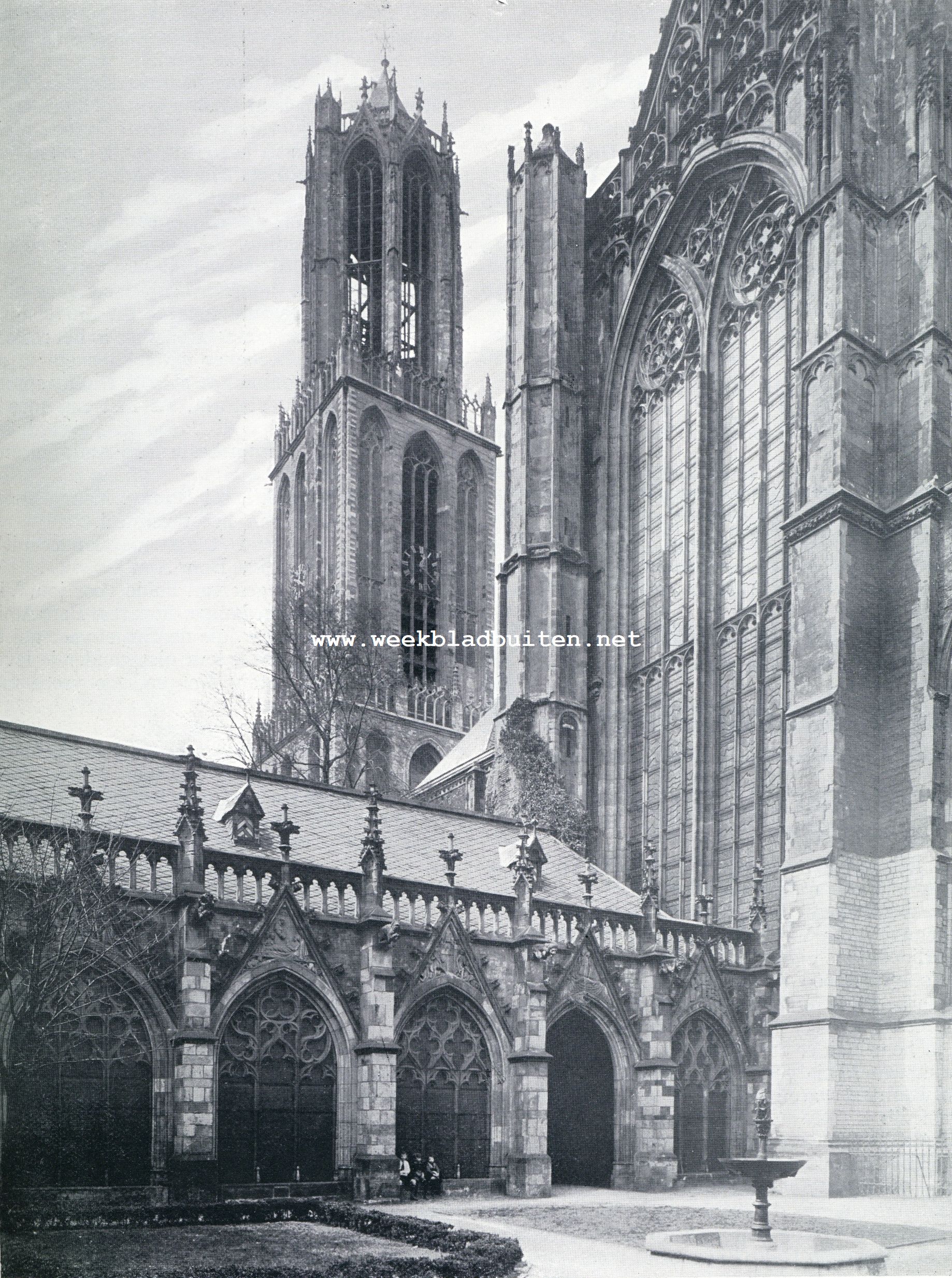 Utrecht. De Domtoren en de Koorgang der Domkerk