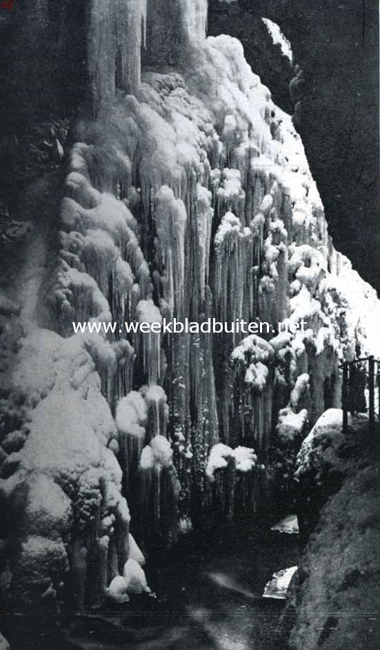 Garmisch-Partenkirchen in den winter. Winter in de Partnachklamm bij Garmisch-Partenkirchen