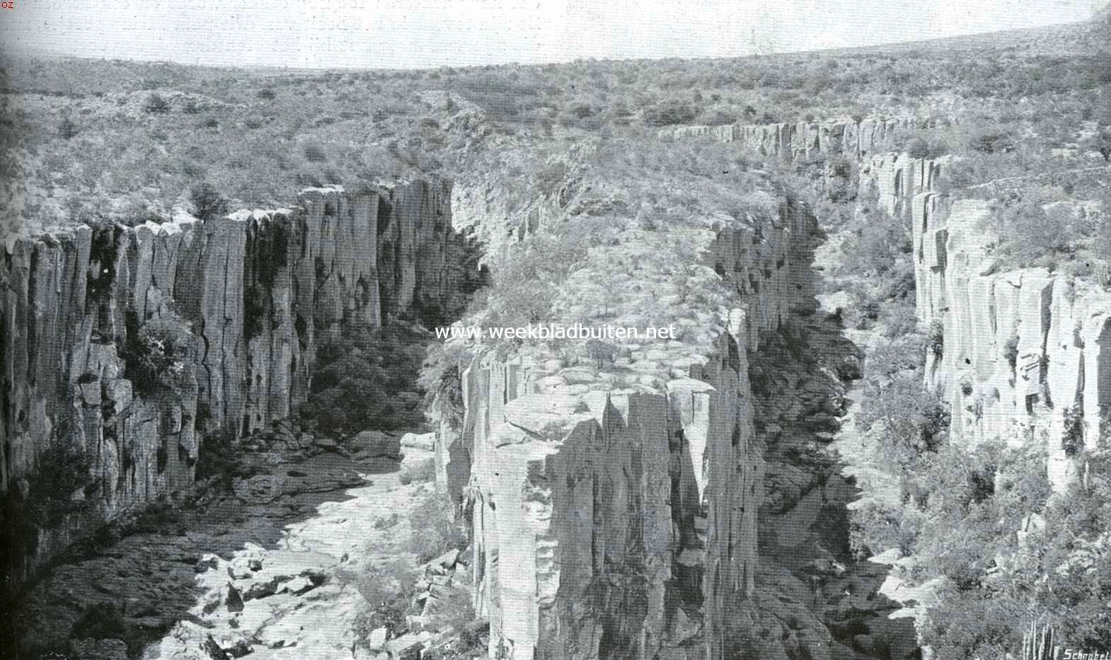 De rustelooze aarde. - Erosievormen. Diepe, steile caons in de streek van den Rio Grande del Norte