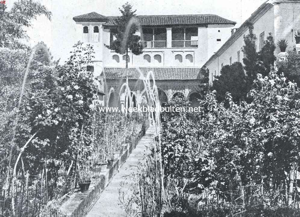 Granada, Spaanse vreemdelingenstad. In een der tuintjes van het Generalife te Granada