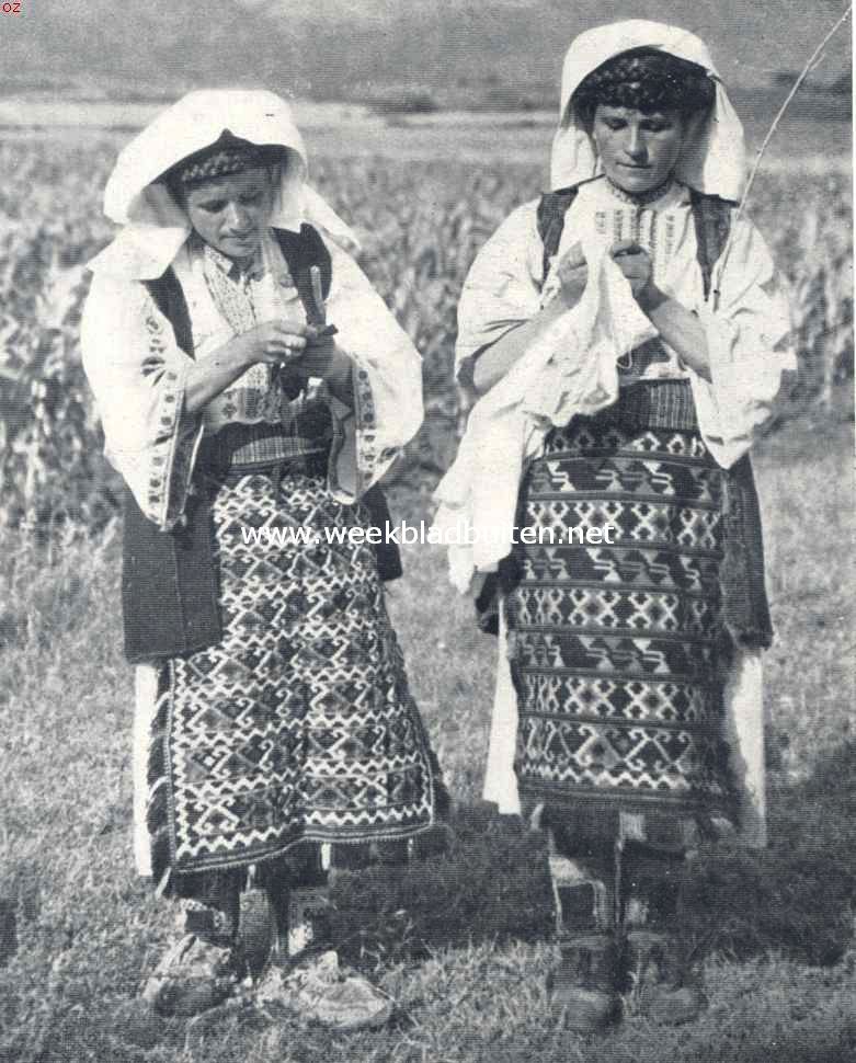Meisjes in de kleederdracht der omstreken van Knin (Dalmati)