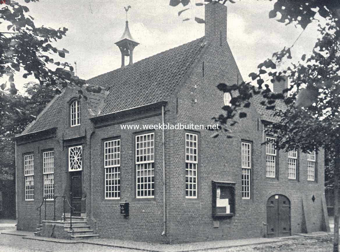 Het raadhuis der gemeente Son en Breugel (N.-B.). Enkele jaren geleden gerestaureerd