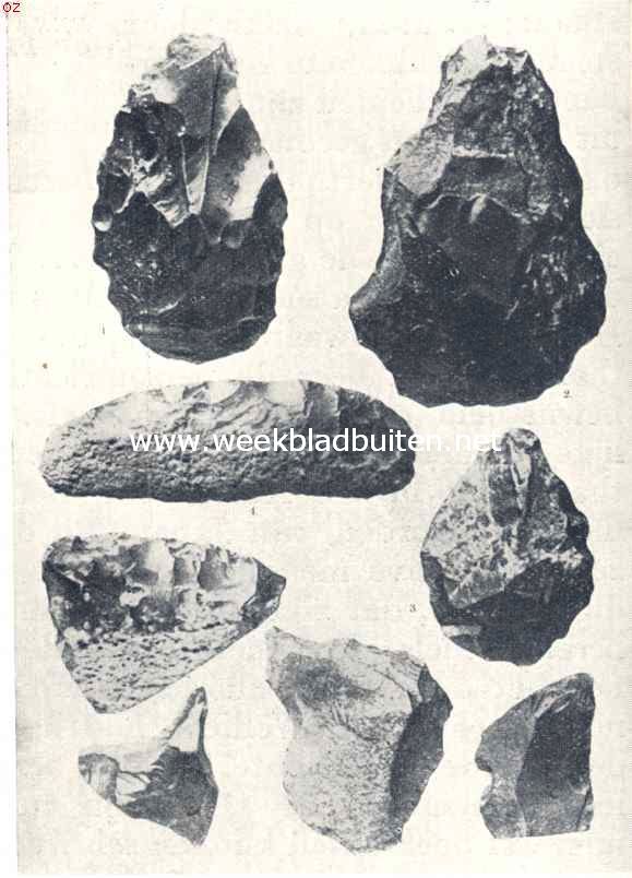 De praehistorie van den mensch. Paleolithen uit de Neanderthal-periode. Onderaan en steenen handboor; bovenste rij: zg. 