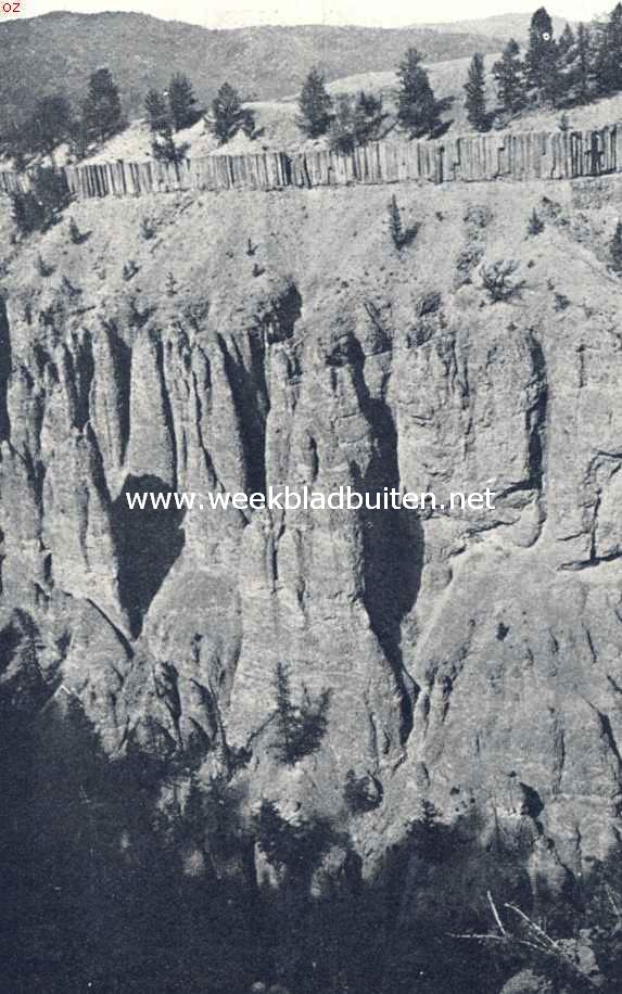 Het Yellowstone Park. Basaltkolommen aan den rand der canyon van de Yellowstone River