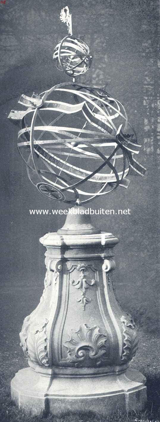 Zonnewijzers. Groote zonnewijzer in den tuin van het Rijksmuseum