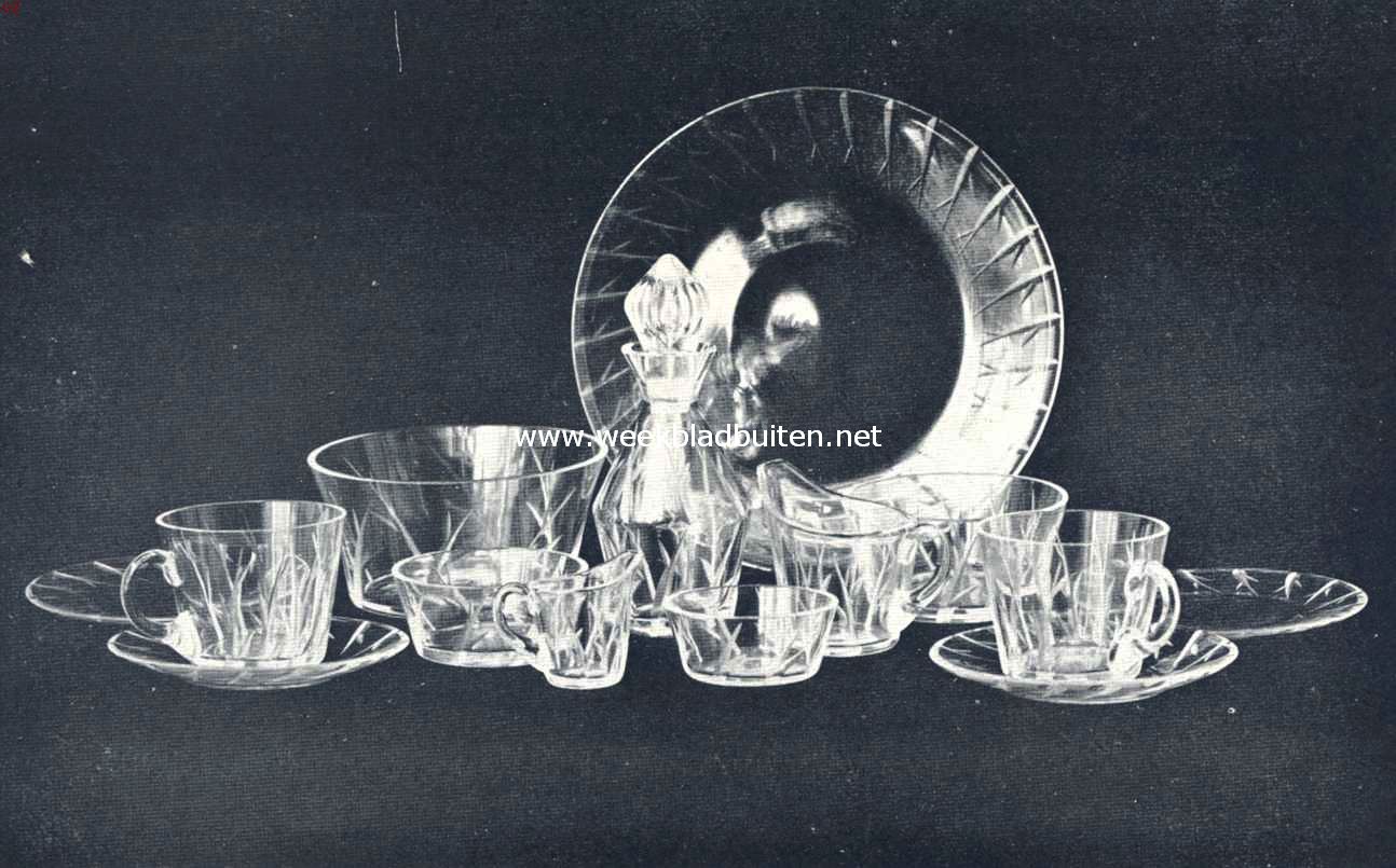 Glazen servies naar ontwerp van mevrouw Smrckov�, uit de glasfabriek R�ckel te Nov� Hut' bij Ni�borem