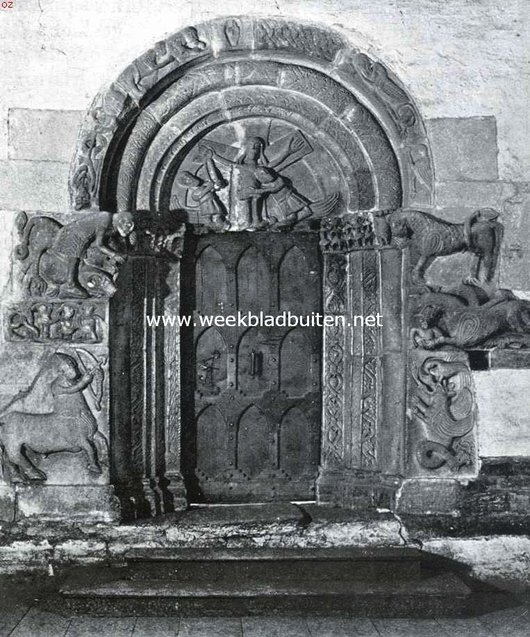 11e Eeuwsche Romaansche deur in het Slot Tirol, die van de ridderzaal toegang geeft tot het slot-kapelletje